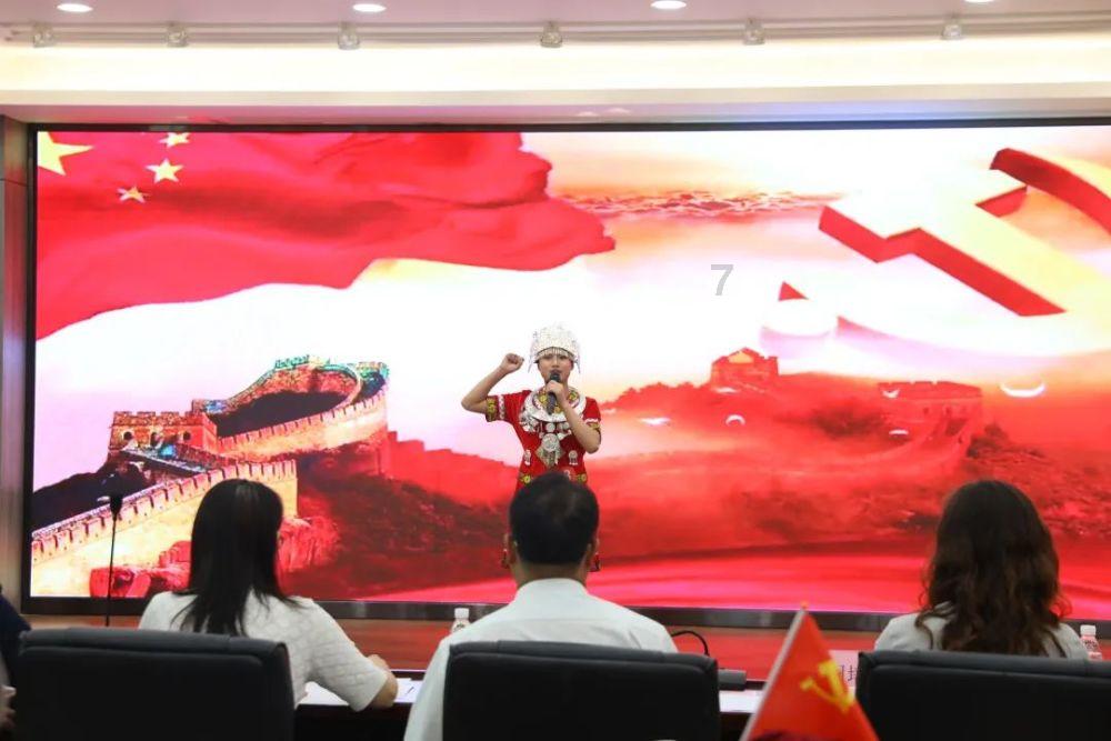 比起倪萍整容上热搜,我更关注她前半生的坎坷情史